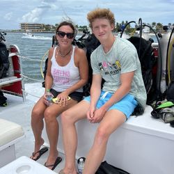 Captain Hooks Marina and Dive Center - Fantastic diving! Wonderful crew!