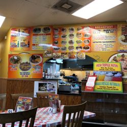 Cocina latina - Front counter