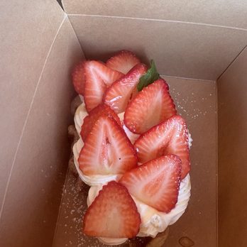 Kokee Tea - Strawberries and cream Croffle - Coffee & Tea Near Me - Clarksville, Maryland Kokee Tea - Strawberries and cream Croffle - Coffee & Tea Near Me - Clarksville, Maryland