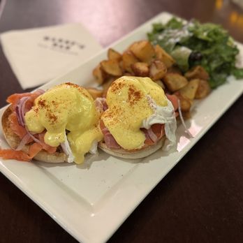 Harry's Bar - Pacific eggs Benedict - Sports Bars Near Me - San Francisco, California