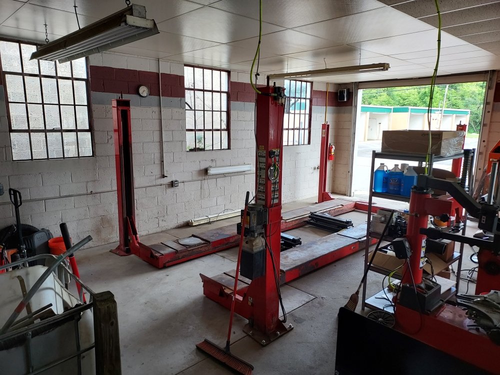 ON THE GO GARAGE Updated September 2024 19 Photos 435 W Main St