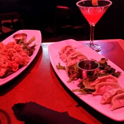 Max Dale's Steak & Chop House - Delicious calamari and potsticker appetizers with raspberry lemon drop martinis.