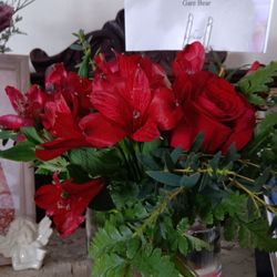 Tiffany's Flowers - Roses and Alstroemeria 'Inca Fire' Peruvian Lily
