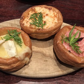 Reform Social and Grill - What we ACTUALLY got. These look nothing like the photo, and there was ZERO TRACE OF TRUFFLE in the cheese and truffle yorkie. - British Near Me - London, XGL