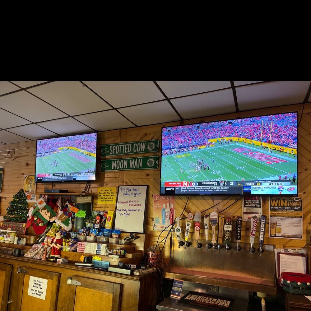 GOLDEN SPIKE BAR & GRILL Updated October 2024 228 Division St