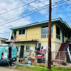 Malama Solar - Pat, the head of the electrical job doing his work.