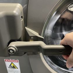 Boulder Express Laundry Services - Had to force it closed.