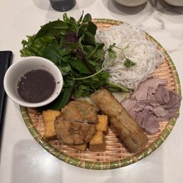Big portion, yummy shrimp paste! Very suitable for summer hot days! Big portion, yummy shrimp paste! Very suitable for summer hot days!