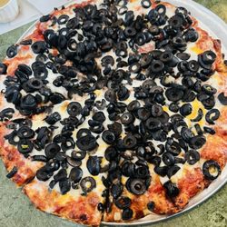 Toppers Pizza Place - Canyon Country - Can you tell I love olives?!