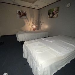 Water Flower Massage - Couples room