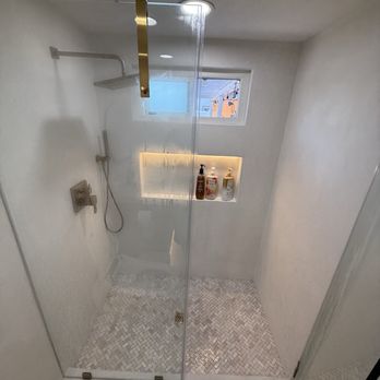 L&E Construction Group - Modern shower with Venetian plaster finish - General Contractors Near Me - Santa Ana, California