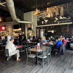 F325 Bbq - Dining area