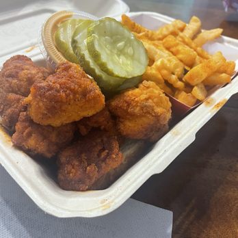 Dave's Hot Chicken - Chicken Shop Near Me - Brookfield, Connecticut Dave's Hot Chicken - Chicken Shop Near Me - Brookfield, Connecticut
