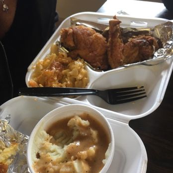 R Kitchen - Soul Food Near Me - Lakewood, California