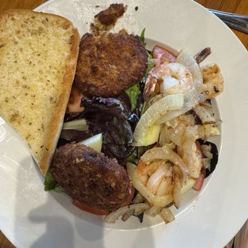 Jason's Cafe - Crab cakes and prawn salad - American Near Me - Menlo Park, California