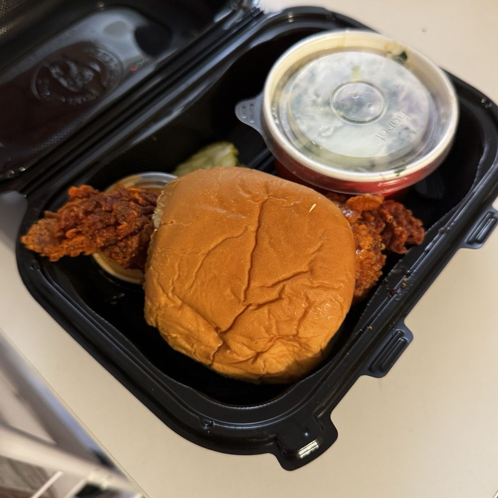 Dave's #2 2 Sliders w/ Fries - They packaged the reaper separately, nice touch! Dave's #2 2 Sliders w/ Fries - They packaged the reaper separately, nice touch!