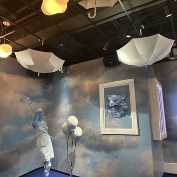 Puttery - Hole 8 in the Illusion room - Mini Golf Near Me - The Colony, Texas