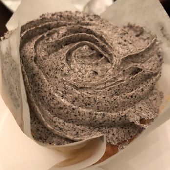 Funny Face Bakery - Vanilla cookies and cream - Cupcakes Near Me - New York, New York