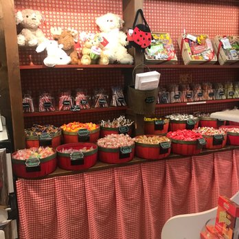 Ma & Pa's Candy - Inside candy store - Candy Stores Near Me - Long Grove, Illinois