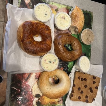 Jeff's Bagel Run - Plain Bagel Cinnamon Raisin Bagel Rosemary Salt Bagel Side of Cream Cheese Chocolate Chip Cookie Bar - Bagels Near Me - Ocoee, Florida