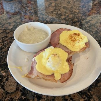The Big Biscuit - Traditional eggs Benedict - Breakfast & Brunch Near Me - Kansas City, Missouri The Big Biscuit - Traditional eggs Benedict - Breakfast & Brunch Near Me - Kansas City, Missouri