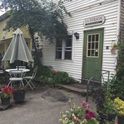 La Strada Bakery - Tucked away little entrance