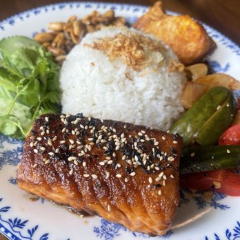 Straits - Honolulu - Grilled slamon - Asian Fusion Near Me - Honolulu, Hawaii Straits - Honolulu - Grilled slamon - Asian Fusion Near Me - Honolulu, Hawaii