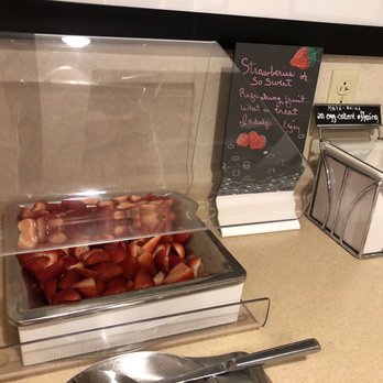 Hampton Inn & Suites Springfield - Strawberries - Hotels Near Me - Springfield, Missouri Hampton Inn & Suites Springfield - Strawberries - Hotels Near Me - Springfield, Missouri