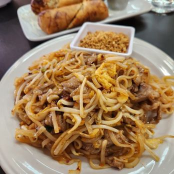 Family Thai Restaurant - Pad Thai - Thai Near Me - Tulsa, Oklahoma