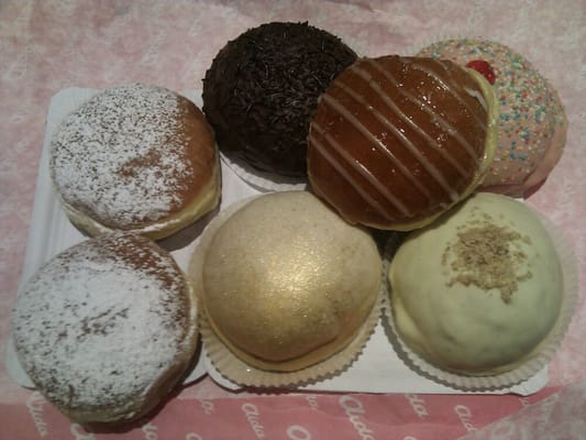 AIDA - Café-Konditorei by null