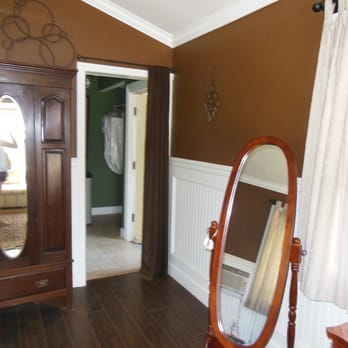 Quail Haven Farm - good mirrors in bride's quarters - Horseback Riding Near Me - Vista, California