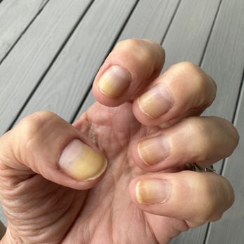 Vivi Nail Bar - Left hand - Nail Salons Near Me - Lake Ronkonkoma, New York