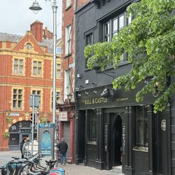 Bull & Castle - Outside