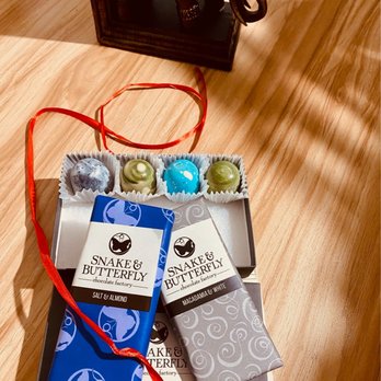 Snake & Butterfly - Gift set (opened) - Gelato Near Me - Campbell, California Snake & Butterfly - Gift set (opened) - Gelato Near Me - Campbell, California