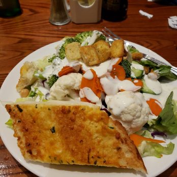 Harvest Dining Hall - Great salads and the garlic bread is delicious! - American Near Me - Brooks, California