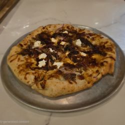 Mama Devechios Pizzeria