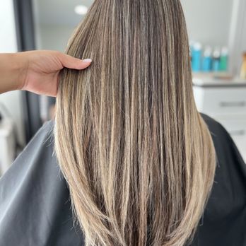Beth Thomas Salon & Blowdry Bar - Multi-dimensional Foilyage. - Hair Salons Near Me - Dallas, Texas Beth Thomas Salon & Blowdry Bar - Multi-dimensional Foilyage. - Hair Salons Near Me - Dallas, Texas