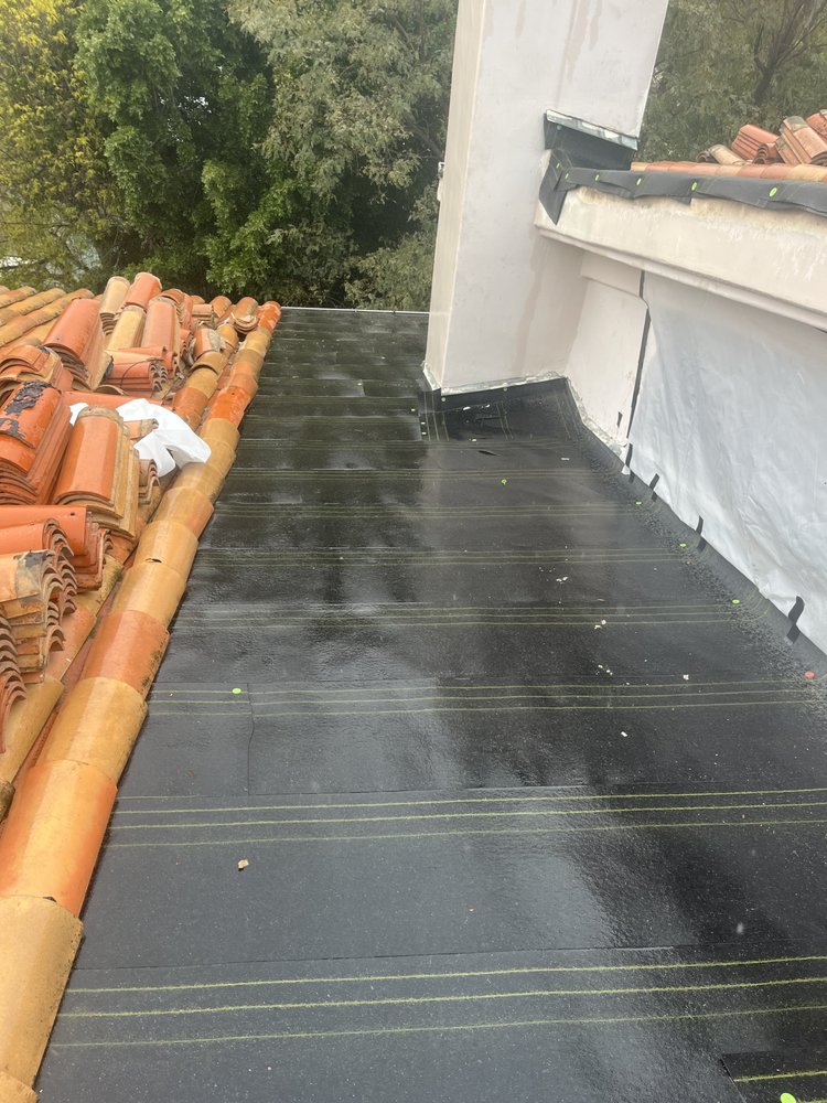 Slide of Quiroz And Sons Roofing