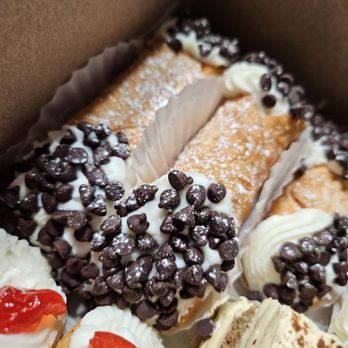 Giuseppina's Italian Bakery - Cannolis & Tiramisu - Bakeries Near Me - South Windsor, Connecticut