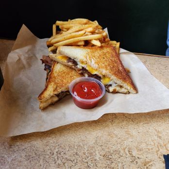 Tom Bergin's - Patty melt and fries . - Sports Bars Near Me - Los Angeles, California Tom Bergin's - Patty melt and fries . - Sports Bars Near Me - Los Angeles, California