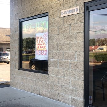 Snappy Tomato Pizza - a sign in a window - Pizza Near Me - Taylorsville, Kentucky Snappy Tomato Pizza - a sign in a window - Pizza Near Me - Taylorsville, Kentucky