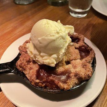 Bar Acuda - apple pie with vanilla ice cream - Tapas Bars Near Me - Hanalei, Hawaii