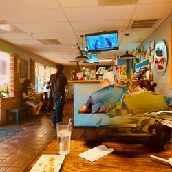 Narong's Thai Kitchen - Inside