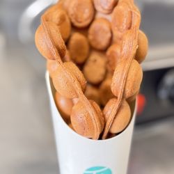 T4 Vallejo - Hong Kong street food; Fresh make Egg Puff. You can choose Original, Chocolate or Matcha.