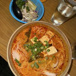 Vegan tofu khao poon Vegan tofu khao poon