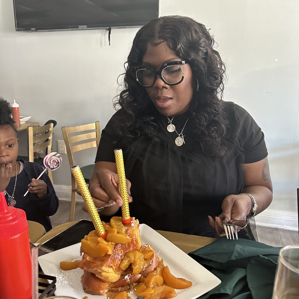 BB's Brunch - Birthday girl peach Hawaiian rolls - Soul Food Near Me - Philadelphia, Pennsylvania