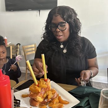 BB's Brunch - Birthday girl peach Hawaiian rolls - Soul Food Near Me - Philadelphia, Pennsylvania