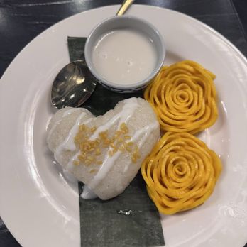 Savoey Thai Eatery - Lovely Mango Sticky Rice tasted so good! - Thai Near Me - Las Vegas, Nevada Savoey Thai Eatery - Lovely Mango Sticky Rice tasted so good! - Thai Near Me - Las Vegas, Nevada