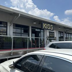 Kiss Lounge - Exterior