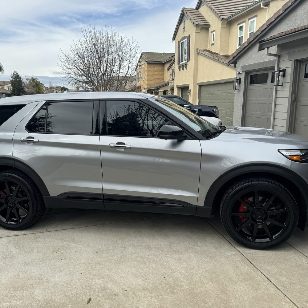 2022 Ford Explorer St with 22" Status wheels. 2022 Ford Explorer St with 22" Status wheels.